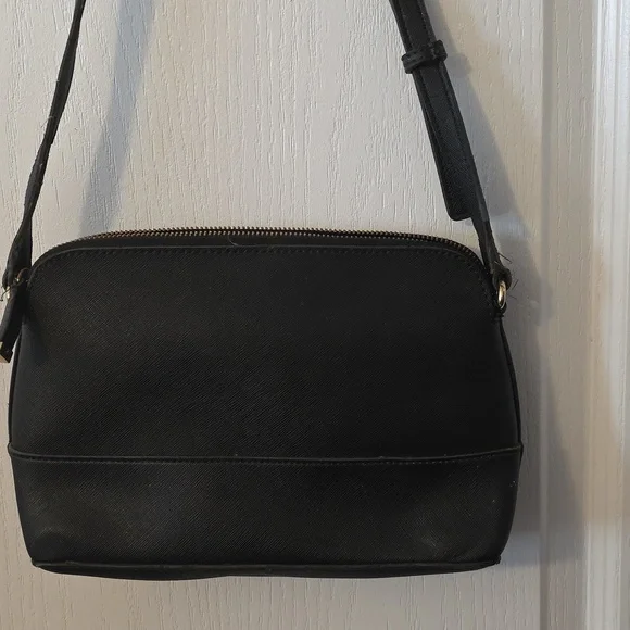 CALVIN KLEIN BLACK CROSSBODY SHOULDER BAG WITH GOLD ACCENT - Picture 2 of 3